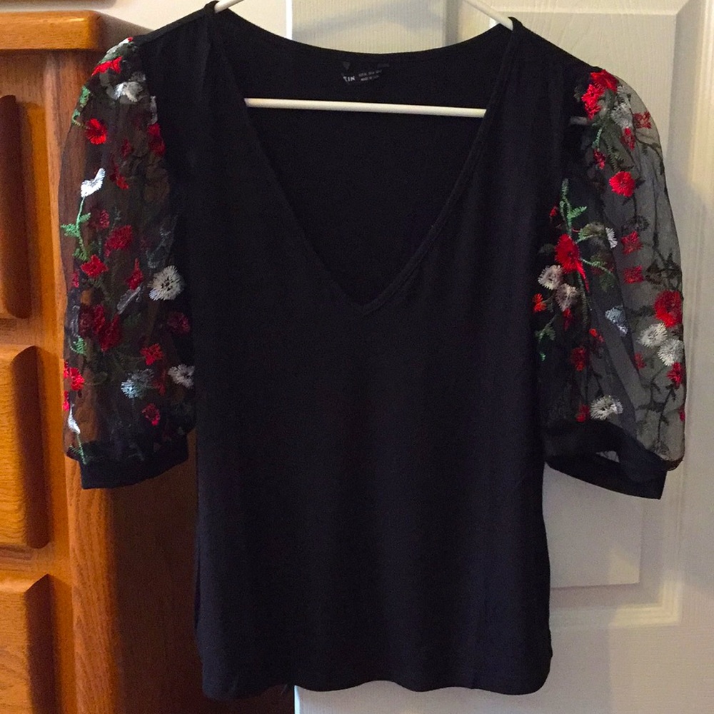 NIB-Mesh Sleeve Top - Picture 5 of 13